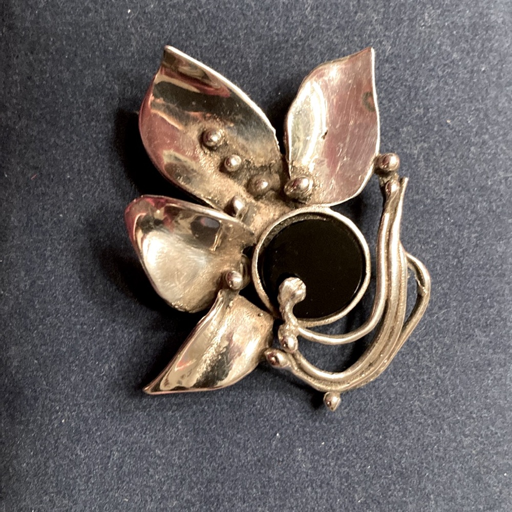 Vintages 70’s Silver brooch
